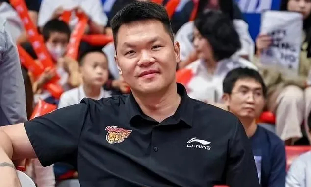 开云棋牌 -关于国际比赛日CBA常规赛传出新动向，深圳男篮防线松动，管理层表态——底气十足，赛程密集仍需轮换的信息