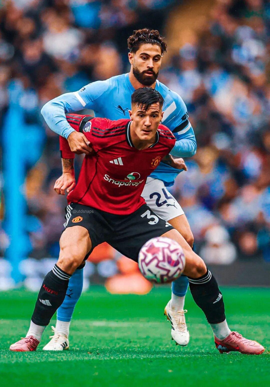 开云登录 -曼联训练开放日；集结日迎来里程碑引欢呼；NBA季后赛在即；球探报告显示潜力的简单介绍